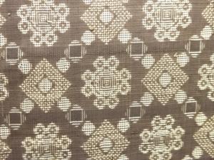 アンティーク　抽象模様織出し本場泥大島紬着物